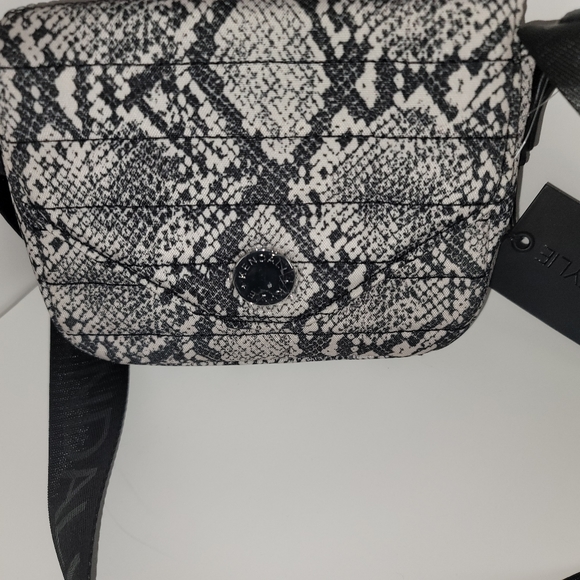 Kendall +Kylie Handbag Quilted Crossbody Bag black and white with key holder - Picture 8 of 8